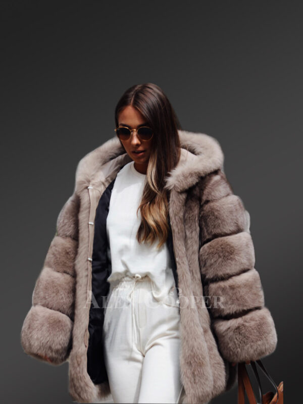 Women’s stylish and warm oversized paragraph real fox fur coat with hood in grey new