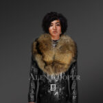 Long leather jacket in black for women with detachable raccoon fur collar with Model