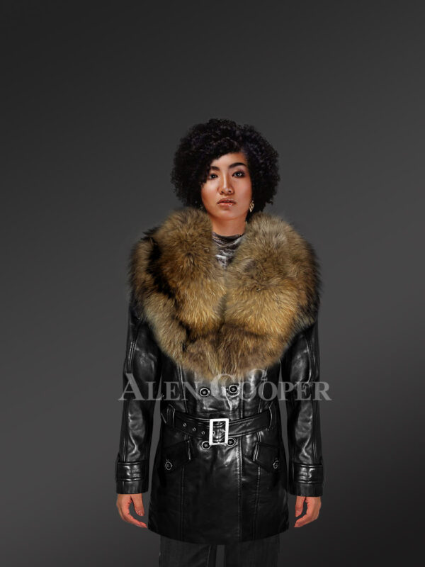 Long leather jacket in black for women with detachable raccoon fur collar with Model
