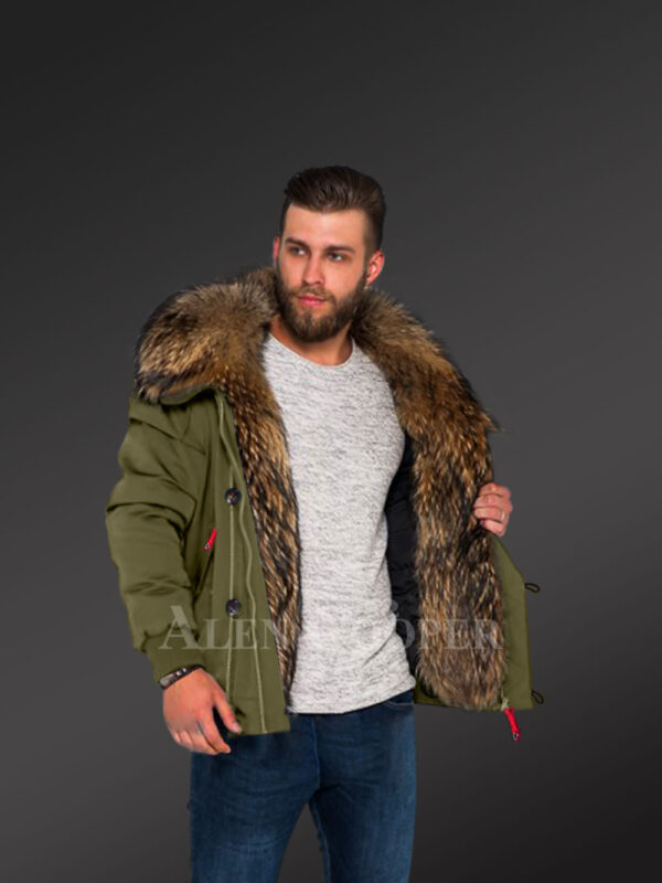 Stylish parka bombers in green with fur collar and frontline for appealing men