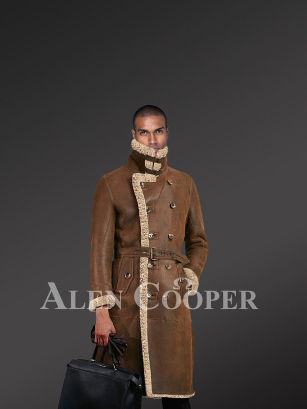 Men’s authentic shearling long coat in brown for greater charm