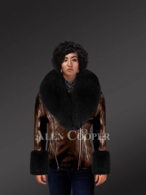 Authentic leather jacket with removable genuine fur collar and handcuffs model