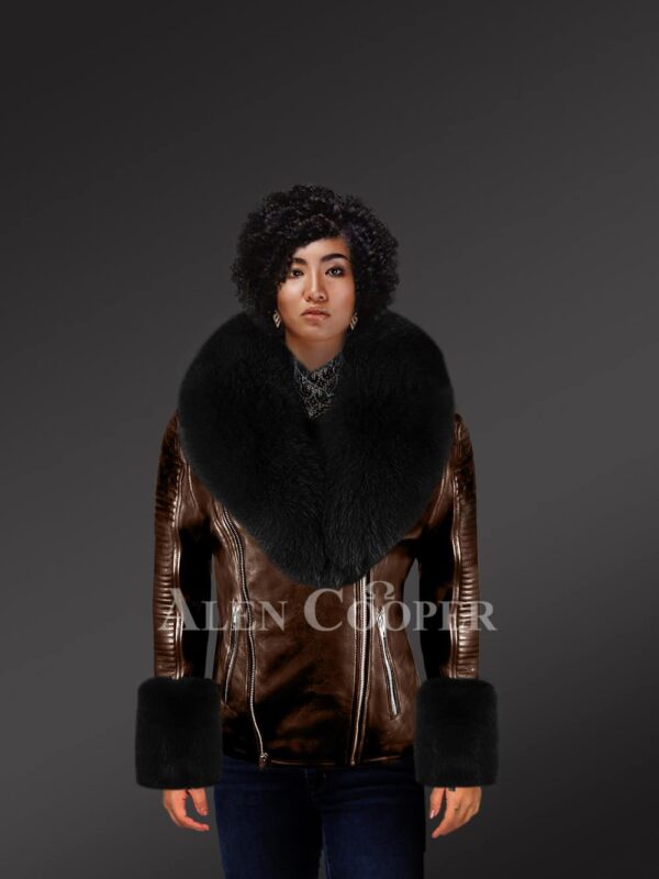 Authentic leather jacket with removable genuine fur collar and handcuffs model