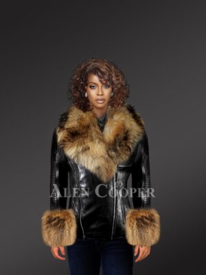 Genuine leather jacket in black with removable fur collar and handcuffs model