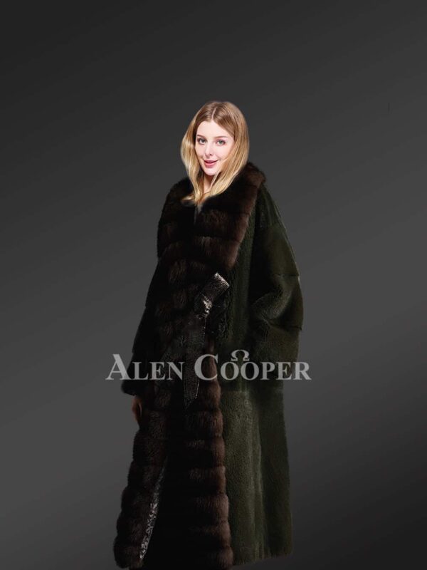 Genuine mink fur long coat in black for stylish women