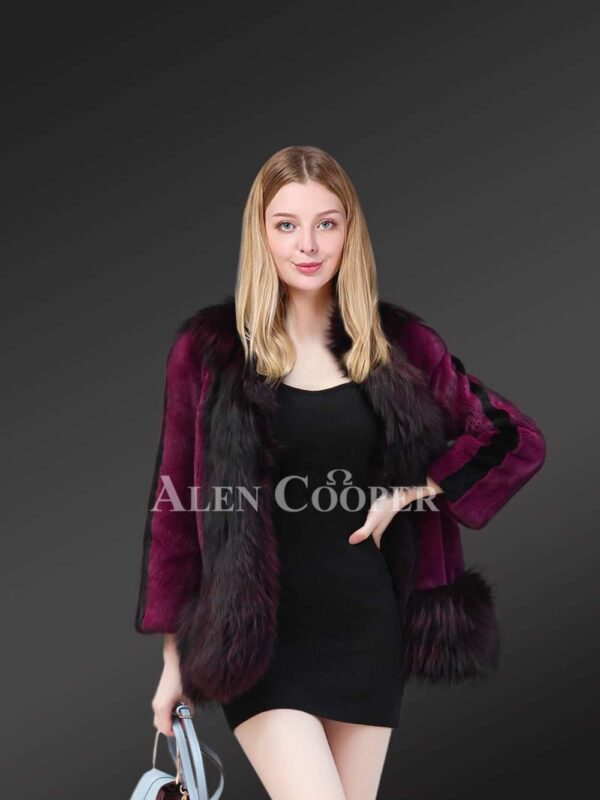 Lusturious Mink Fur Coat With Silver Fox Fur Trim For An Elegant Women