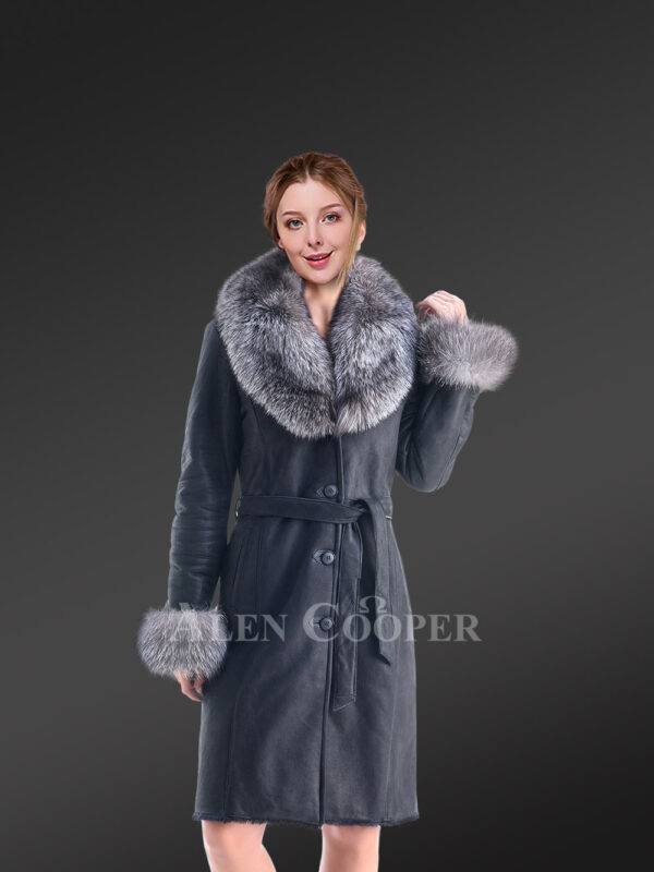 Ladies-Mink-Fur-Coat-with-Fox-Fur-Collar