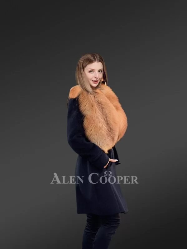 Woolen Long Coat with Fur Accentuation – Classy Charm with Pleasant Warmth - Image 2