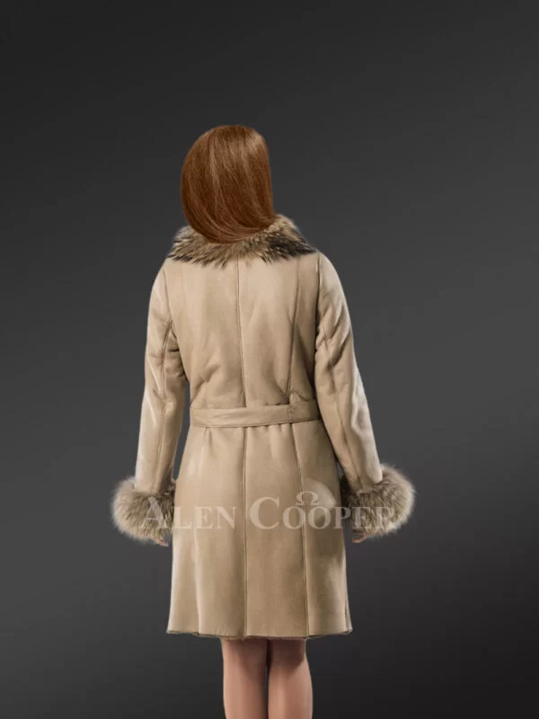 Women Fox Fur Coat in Grey Is the Ideal Winter Outfit for Style and Comfort - Image 2