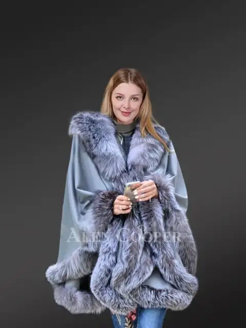 Womens Lambskin Poncho with Fox Fur Accentuation – Fashion-Forward Look with Cozy Warmth