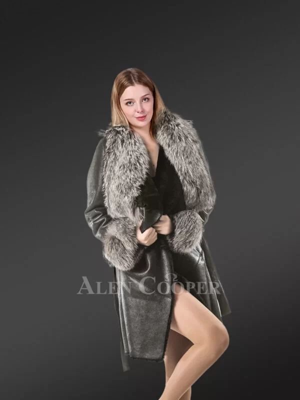 Women’s Silver Fox Fur Coat in Black with a cosy feel and adequate warmth - Image 3