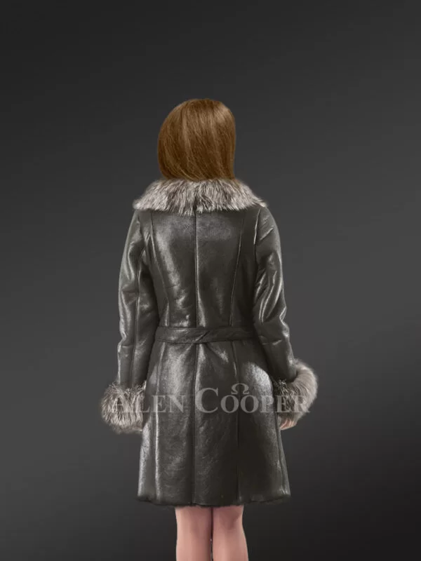 Women’s Silver Fox Fur Coat in Black with a cosy feel and adequate warmth - Image 4