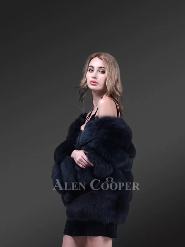 Fox Fur Coat in Paragraph Style - Warmly Exuding an Opulent Look - Image 2