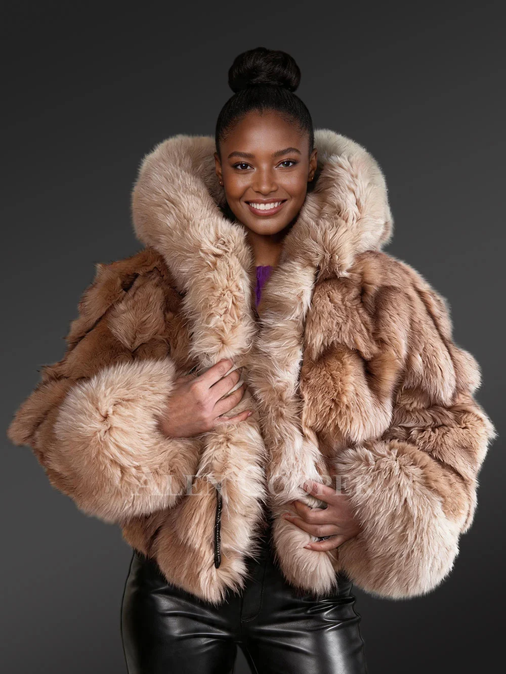 FUR FUR トップス Womens Fox Fur Crop Jacket to Look Simply Sophisticated