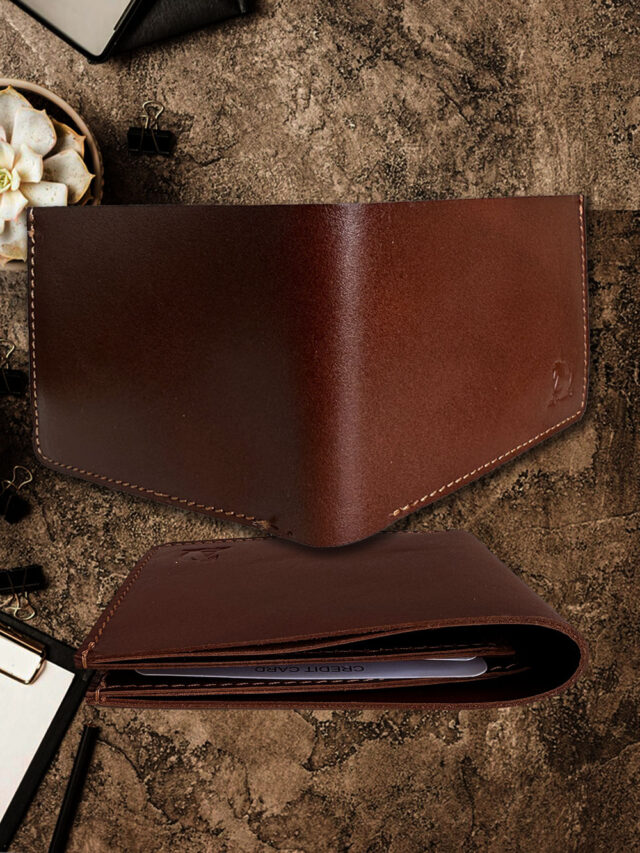 Men's Bi-Fold Brown Leather Wallet for Convenience and High-Fashion Looks