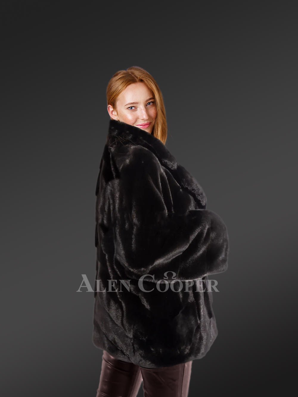 Womens black mink coat with notched lapel and baggy sleeves - Image 3