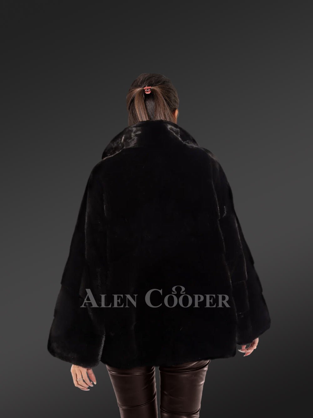 Womens black mink coat with notched lapel and baggy sleeves - Image 5